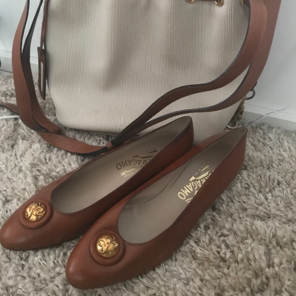 Salvatore Ferragamo leather flats